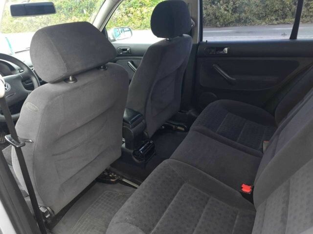 Серый Фольксваген Гольф, объемом двигателя 1.6 л и пробегом 259 тыс. км за 5100 $, фото 16 на Automoto.ua