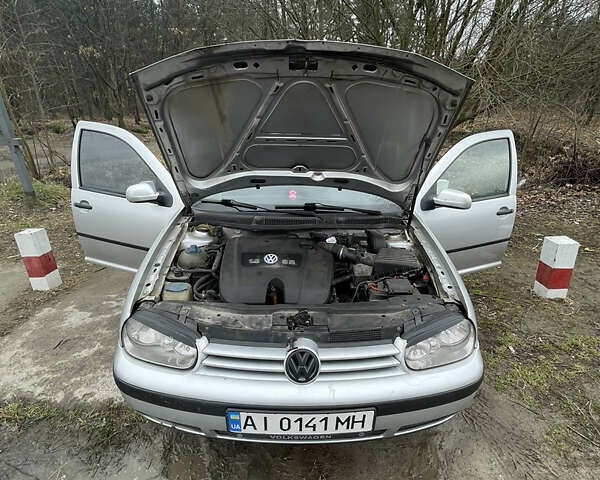 Серый Фольксваген Гольф, объемом двигателя 1.6 л и пробегом 220 тыс. км за 3600 $, фото 4 на Automoto.ua