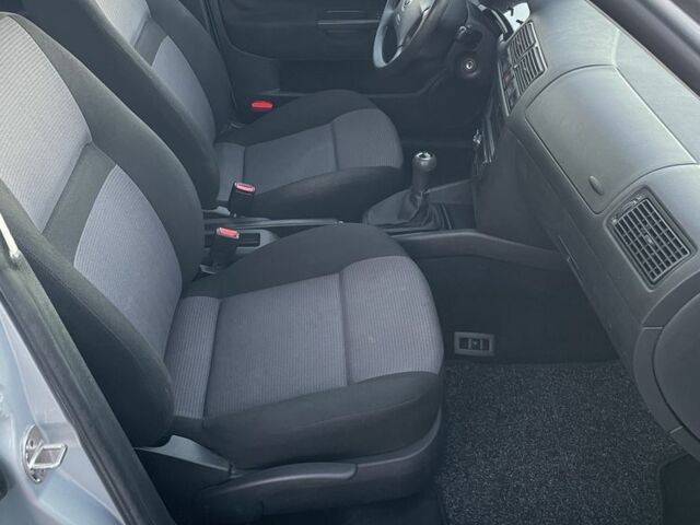 Сірий Фольксваген Гольф, об'ємом двигуна 1.6 л та пробігом 154 тис. км за 4900 $, фото 20 на Automoto.ua