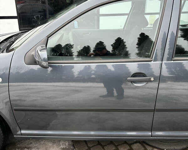 Серый Фольксваген Гольф, объемом двигателя 1.6 л и пробегом 252 тыс. км за 3950 $, фото 116 на Automoto.ua