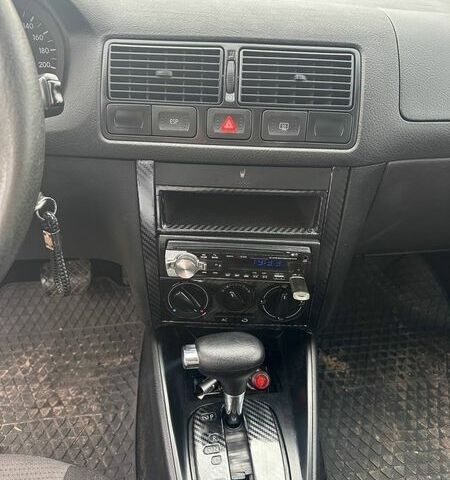 Серый Фольксваген Гольф, объемом двигателя 1.6 л и пробегом 190 тыс. км за 4100 $, фото 3 на Automoto.ua