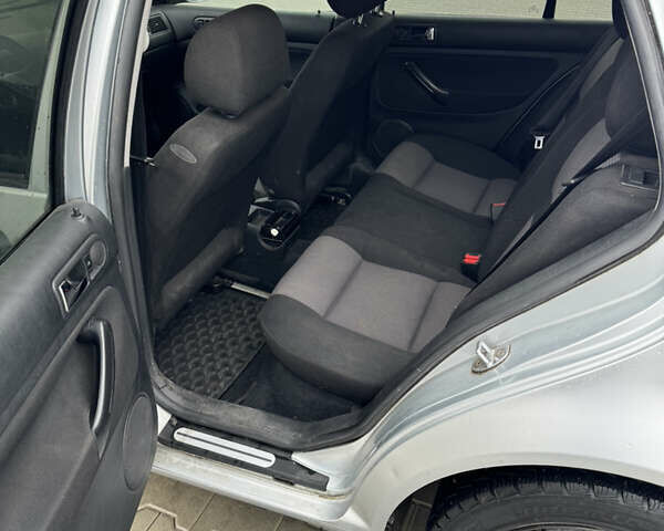 Серый Фольксваген Гольф, объемом двигателя 1.39 л и пробегом 248 тыс. км за 3950 $, фото 9 на Automoto.ua