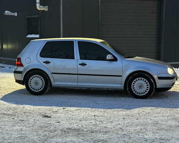 Серый Фольксваген Гольф, объемом двигателя 1.6 л и пробегом 285 тыс. км за 4800 $, фото 1 на Automoto.ua