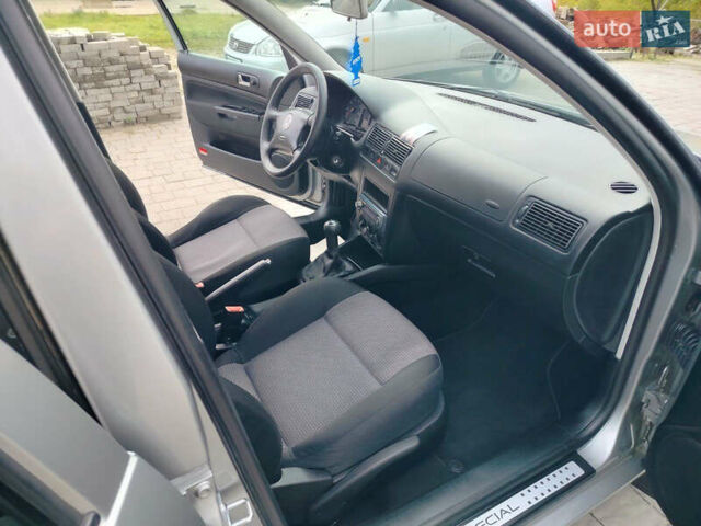 Серый Фольксваген Гольф, объемом двигателя 1.39 л и пробегом 225 тыс. км за 3999 $, фото 15 на Automoto.ua