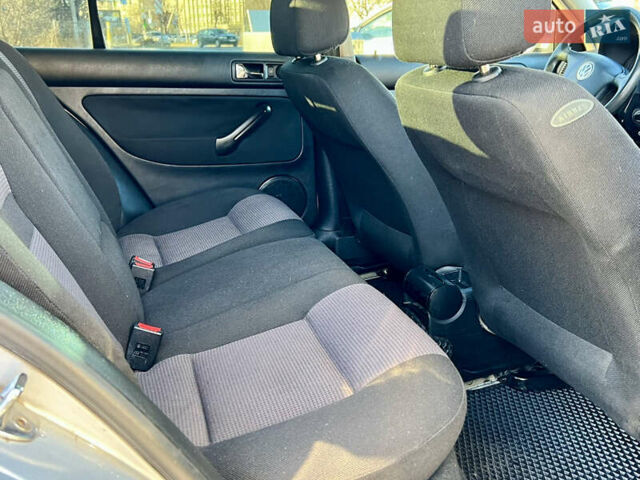 Серый Фольксваген Гольф, объемом двигателя 1.6 л и пробегом 228 тыс. км за 3950 $, фото 37 на Automoto.ua