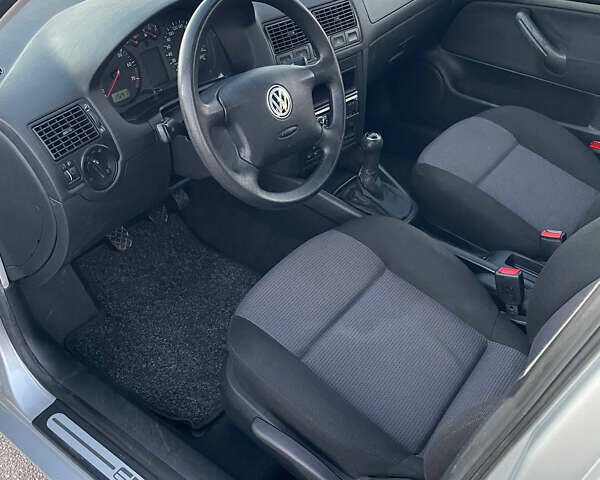 Серый Фольксваген Гольф, объемом двигателя 1.6 л и пробегом 155 тыс. км за 4800 $, фото 13 на Automoto.ua