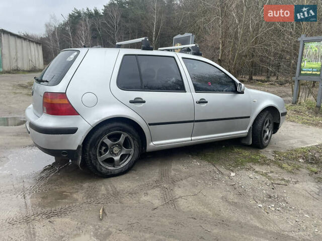 Серый Фольксваген Гольф, объемом двигателя 1.6 л и пробегом 220 тыс. км за 3600 $, фото 3 на Automoto.ua