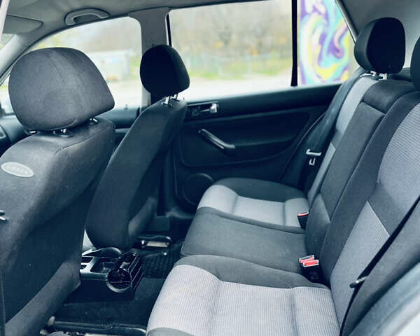 Серый Фольксваген Гольф, объемом двигателя 1.6 л и пробегом 316 тыс. км за 3350 $, фото 22 на Automoto.ua