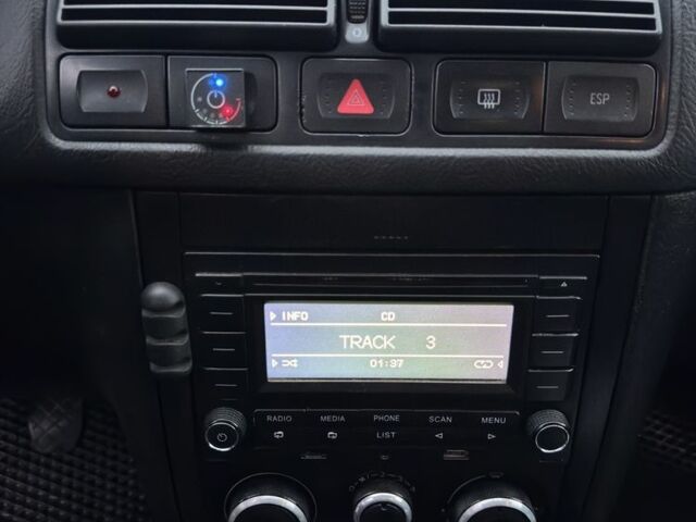 Сірий Фольксваген Гольф, об'ємом двигуна 1.6 л та пробігом 333 тис. км за 3299 $, фото 16 на Automoto.ua