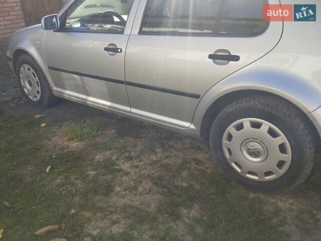 Серый Фольксваген Гольф, объемом двигателя 1.6 л и пробегом 105 тыс. км за 5200 $, фото 5 на Automoto.ua