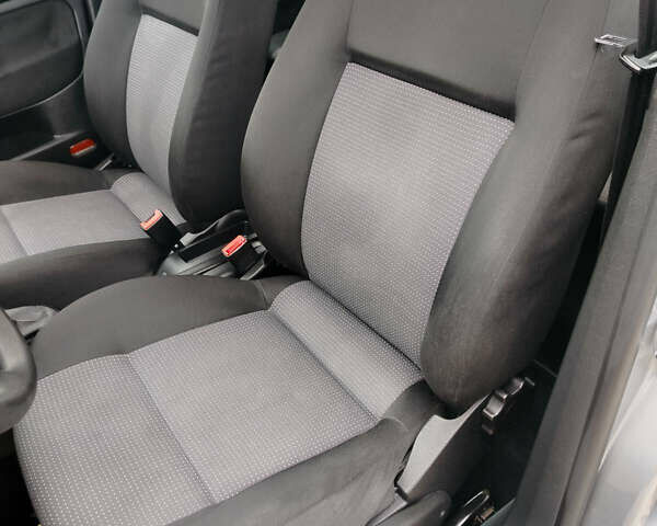 Серый Фольксваген Гольф, объемом двигателя 1.39 л и пробегом 225 тыс. км за 3599 $, фото 10 на Automoto.ua