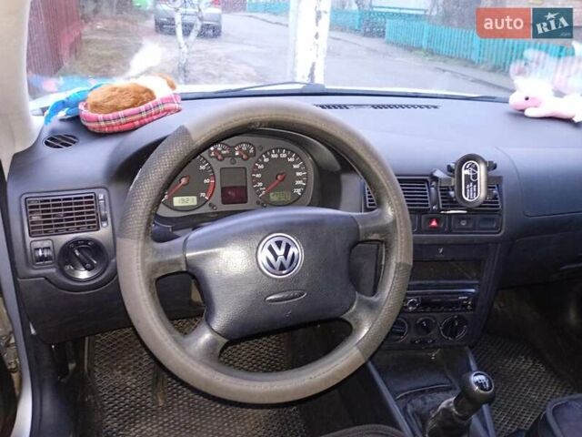 Серый Фольксваген Гольф, объемом двигателя 1.39 л и пробегом 299 тыс. км за 4500 $, фото 18 на Automoto.ua