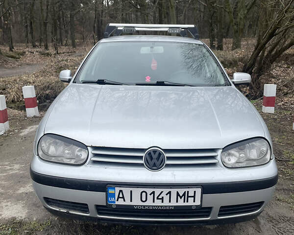 Серый Фольксваген Гольф, объемом двигателя 1.6 л и пробегом 220 тыс. км за 3600 $, фото 1 на Automoto.ua