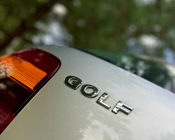 Сірий Фольксваген Гольф, об'ємом двигуна 1.6 л та пробігом 200 тис. км за 4399 $, фото 18 на Automoto.ua