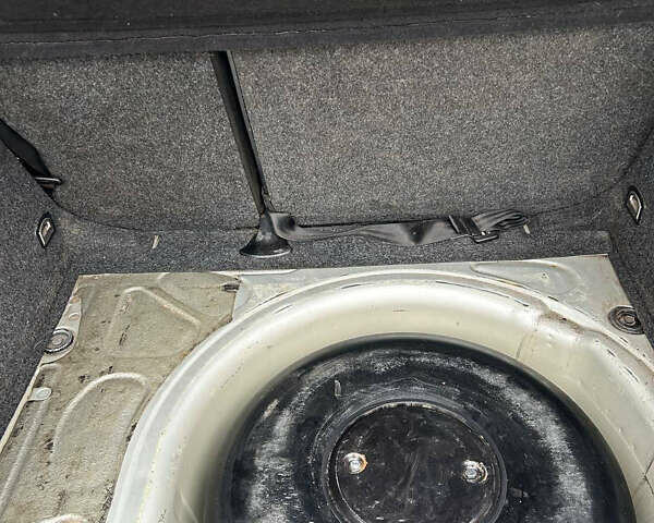 Сірий Фольксваген Гольф, об'ємом двигуна 1.39 л та пробігом 239 тис. км за 3800 $, фото 4 на Automoto.ua