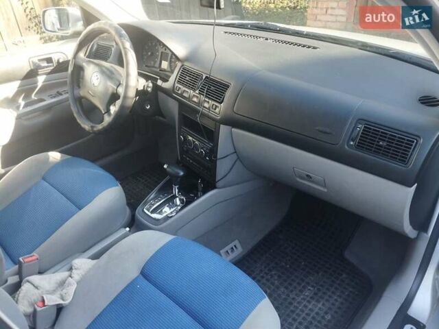 Серый Фольксваген Гольф, объемом двигателя 1.6 л и пробегом 105 тыс. км за 5200 $, фото 7 на Automoto.ua