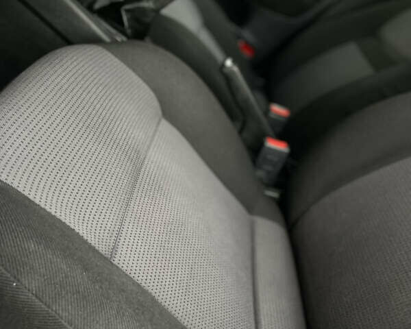 Сірий Фольксваген Гольф, об'ємом двигуна 1.6 л та пробігом 200 тис. км за 4399 $, фото 52 на Automoto.ua