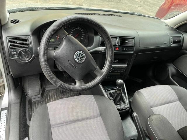 Серый Фольксваген Гольф, объемом двигателя 1.6 л и пробегом 280 тыс. км за 4350 $, фото 5 на Automoto.ua