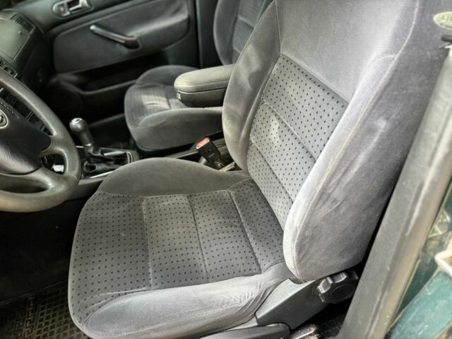 Серый Фольксваген Гольф, объемом двигателя 1.4 л и пробегом 215 тыс. км за 3750 $, фото 8 на Automoto.ua