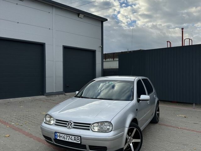 Серый Фольксваген Гольф, объемом двигателя 1.6 л и пробегом 300 тыс. км за 3900 $, фото 2 на Automoto.ua