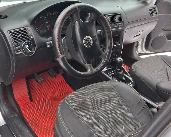 Серый Фольксваген Гольф, объемом двигателя 1.6 л и пробегом 221 тыс. км за 4000 $, фото 4 на Automoto.ua