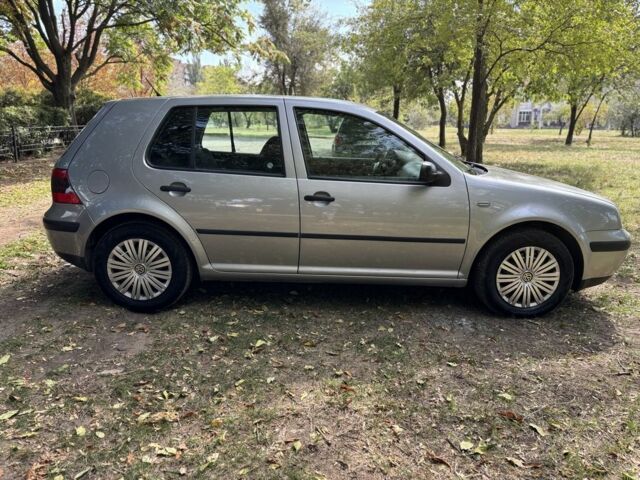 Серый Фольксваген Гольф, объемом двигателя 1.4 л и пробегом 215 тыс. км за 3750 $, фото 1 на Automoto.ua