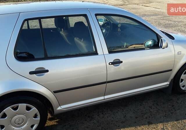 Сірий Фольксваген Гольф, об'ємом двигуна 1.39 л та пробігом 230 тис. км за 4200 $, фото 5 на Automoto.ua