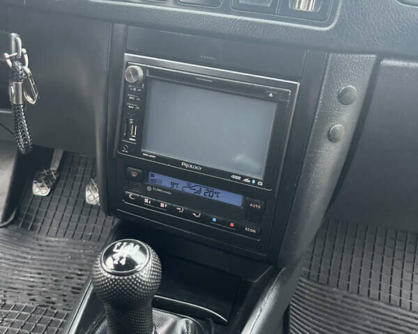 Серый Фольксваген Гольф, объемом двигателя 1.6 л и пробегом 219 тыс. км за 4500 $, фото 17 на Automoto.ua