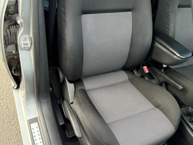 Серый Фольксваген Гольф, объемом двигателя 1.6 л и пробегом 278 тыс. км за 4750 $, фото 3 на Automoto.ua