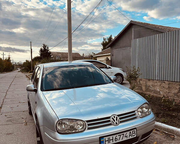 Серый Фольксваген Гольф, объемом двигателя 1.6 л и пробегом 300 тыс. км за 3800 $, фото 11 на Automoto.ua