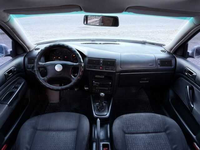 Серый Фольксваген Гольф, объемом двигателя 1.6 л и пробегом 242 тыс. км за 3600 $, фото 8 на Automoto.ua