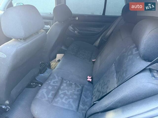 Серый Фольксваген Гольф, объемом двигателя 1.39 л и пробегом 310 тыс. км за 3750 $, фото 9 на Automoto.ua