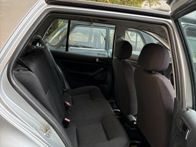 Серый Фольксваген Гольф, объемом двигателя 1.6 л и пробегом 112 тыс. км за 3500 $, фото 6 на Automoto.ua