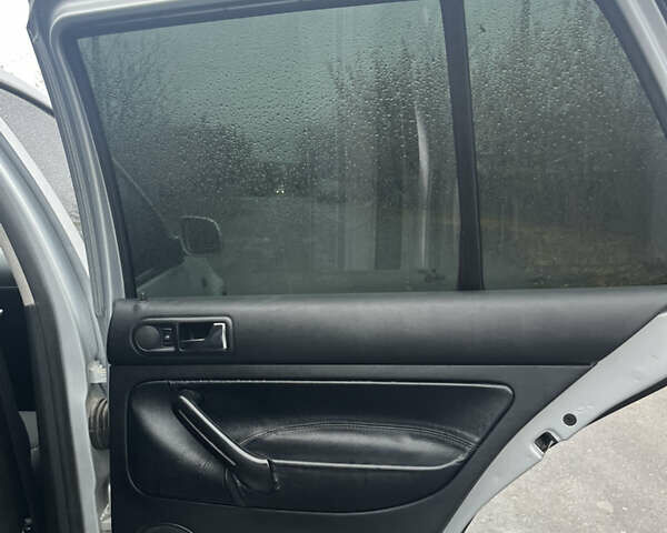 Серый Фольксваген Гольф, объемом двигателя 1.6 л и пробегом 219 тыс. км за 4500 $, фото 9 на Automoto.ua