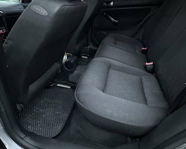 Серый Фольксваген Гольф, объемом двигателя 1.6 л и пробегом 251 тыс. км за 3900 $, фото 11 на Automoto.ua