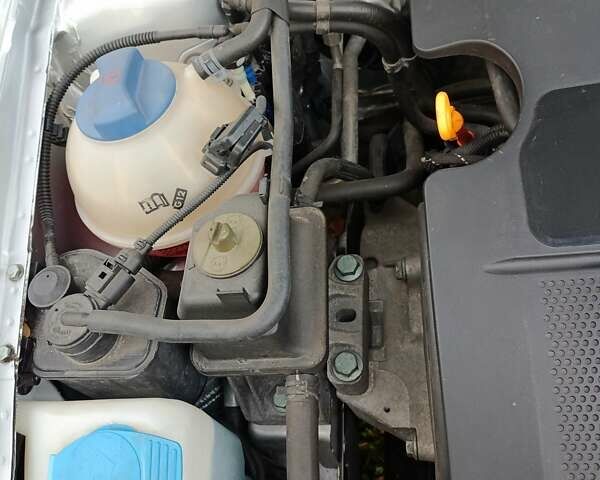 Серый Фольксваген Гольф, объемом двигателя 1.6 л и пробегом 177 тыс. км за 5000 $, фото 26 на Automoto.ua