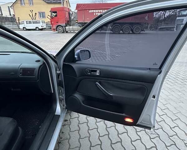 Серый Фольксваген Гольф, объемом двигателя 1.6 л и пробегом 251 тыс. км за 3900 $, фото 9 на Automoto.ua