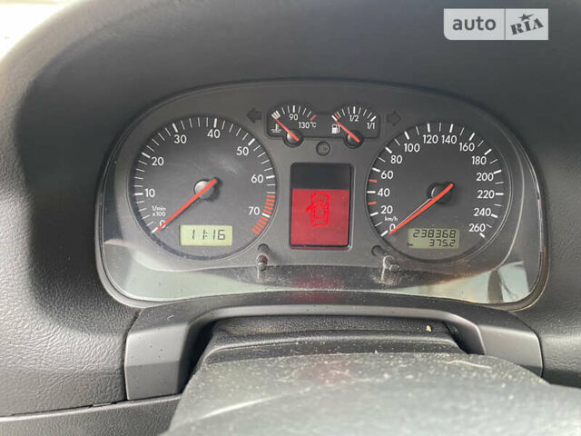 Серый Фольксваген Гольф, объемом двигателя 1.6 л и пробегом 250 тыс. км за 4200 $, фото 12 на Automoto.ua