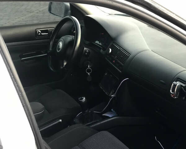 Серый Фольксваген Гольф, объемом двигателя 1.6 л и пробегом 240 тыс. км за 4599 $, фото 16 на Automoto.ua