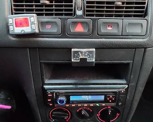 Сірий Фольксваген Гольф, об'ємом двигуна 1.39 л та пробігом 96 тис. км за 4600 $, фото 69 на Automoto.ua