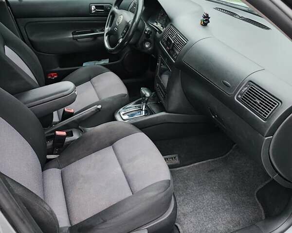 Серый Фольксваген Гольф, объемом двигателя 1.6 л и пробегом 266 тыс. км за 4700 $, фото 4 на Automoto.ua