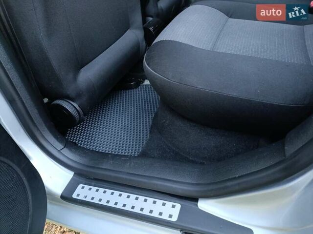 Серый Фольксваген Гольф, объемом двигателя 1.6 л и пробегом 177 тыс. км за 5000 $, фото 53 на Automoto.ua