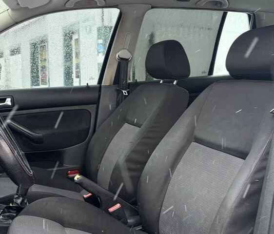 Серый Фольксваген Гольф, объемом двигателя 1.4 л и пробегом 300 тыс. км за 2800 $, фото 13 на Automoto.ua