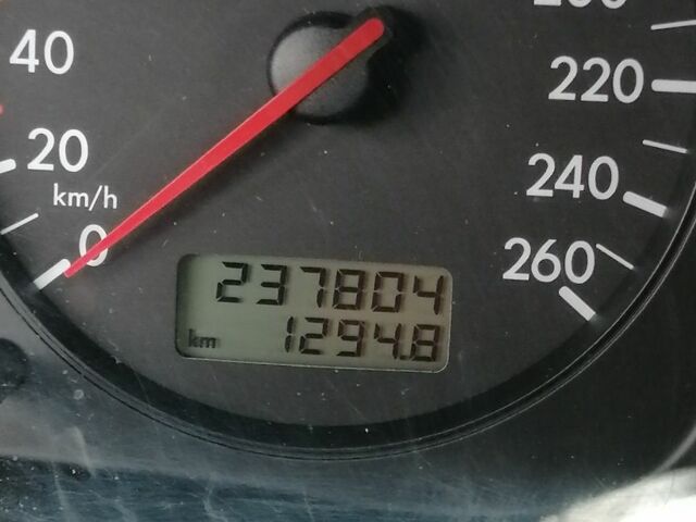 Серый Фольксваген Гольф, объемом двигателя 1.6 л и пробегом 238 тыс. км за 4043 $, фото 5 на Automoto.ua