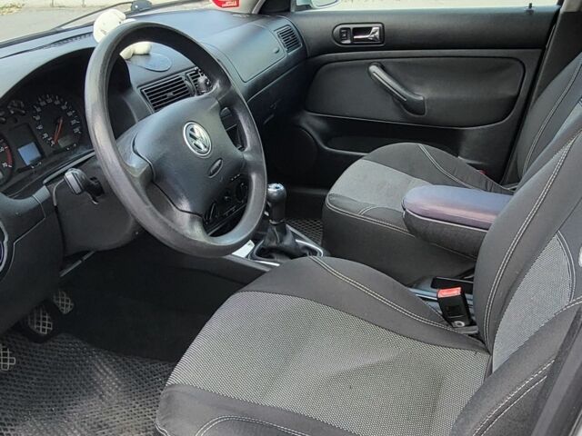 Серый Фольксваген Гольф, объемом двигателя 0 л и пробегом 246 тыс. км за 4500 $, фото 3 на Automoto.ua