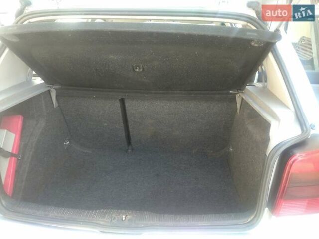 Серый Фольксваген Гольф, объемом двигателя 1.6 л и пробегом 235 тыс. км за 4884 $, фото 8 на Automoto.ua