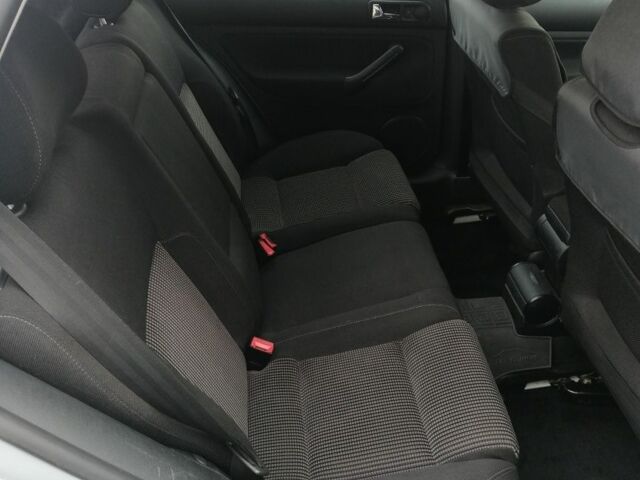 Серый Фольксваген Гольф, объемом двигателя 1.6 л и пробегом 238 тыс. км за 4043 $, фото 3 на Automoto.ua