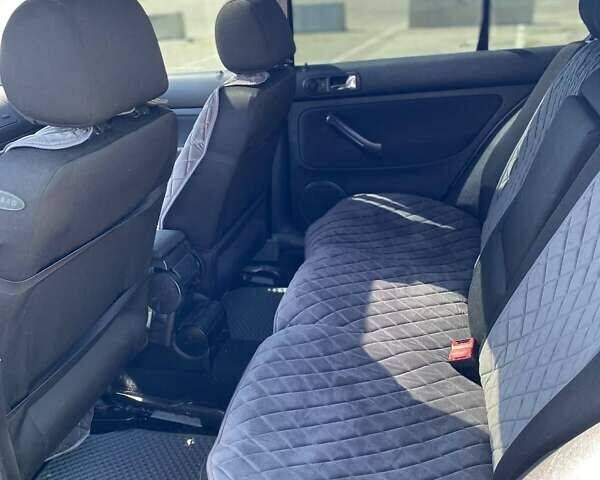 Серый Фольксваген Гольф, объемом двигателя 1.39 л и пробегом 347 тыс. км за 4300 $, фото 4 на Automoto.ua