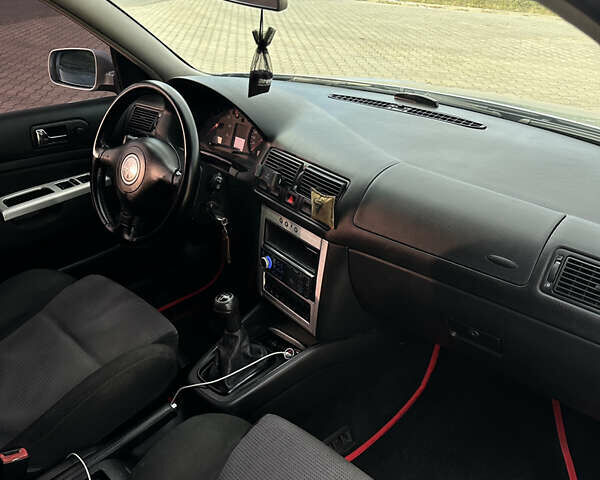 Серый Фольксваген Гольф, объемом двигателя 1.6 л и пробегом 300 тыс. км за 3800 $, фото 16 на Automoto.ua