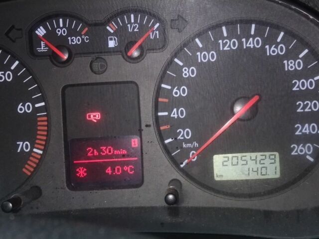 Серый Фольксваген Гольф, объемом двигателя 1.6 л и пробегом 250 тыс. км за 4000 $, фото 7 на Automoto.ua